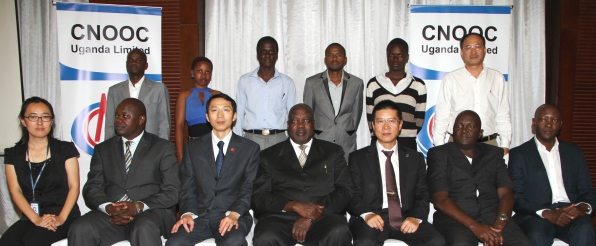 CNOOC Scholarship recipients take a picture.